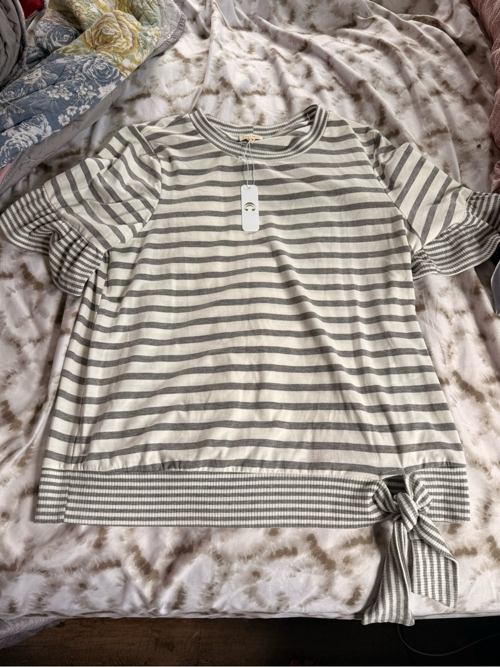 Lily White Cream and Gray Striped Short-Sleeve Tie-Hem Top